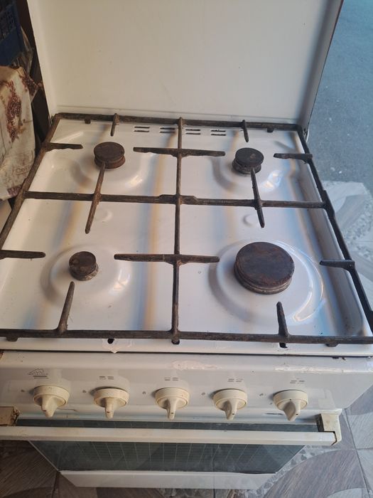 Vand aragaz cu 4 ochiuri si cuptor stare impecabila de functionare