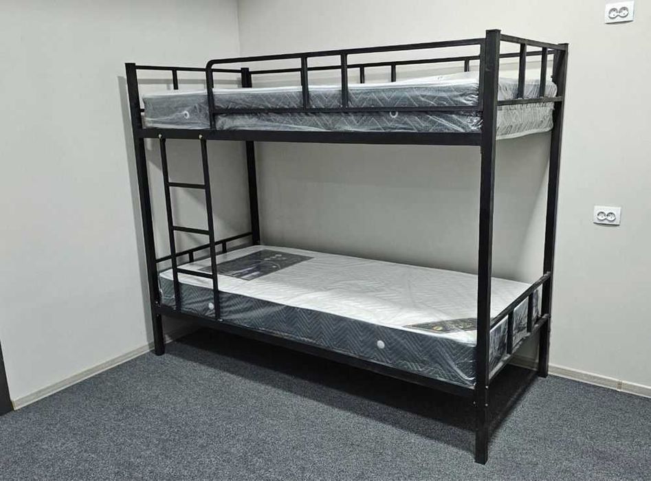 4 г.
Двухьярусный металлические кровать

700