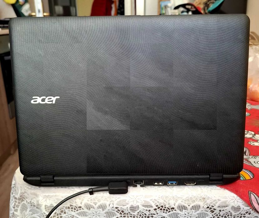 Лаптоп Acer Aspire ES1-131 + оригинално зарядно и чанта