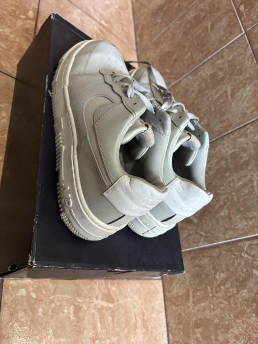 Nike Air Force 1 Pixel