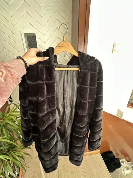 Дълго черно пухкаво яке