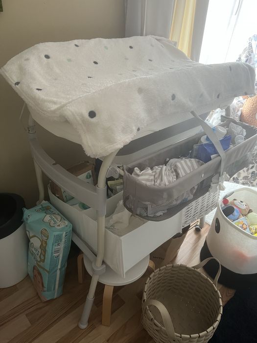 Masa de infasat cu cada bebe