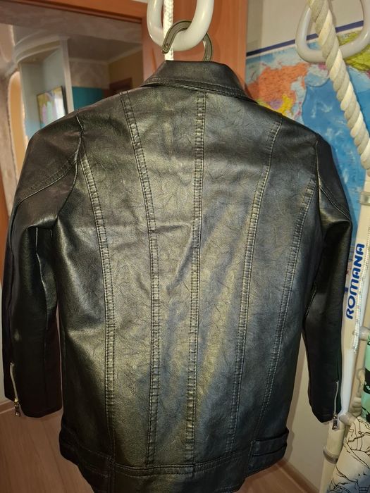 Продам детскую куртку-косуха.