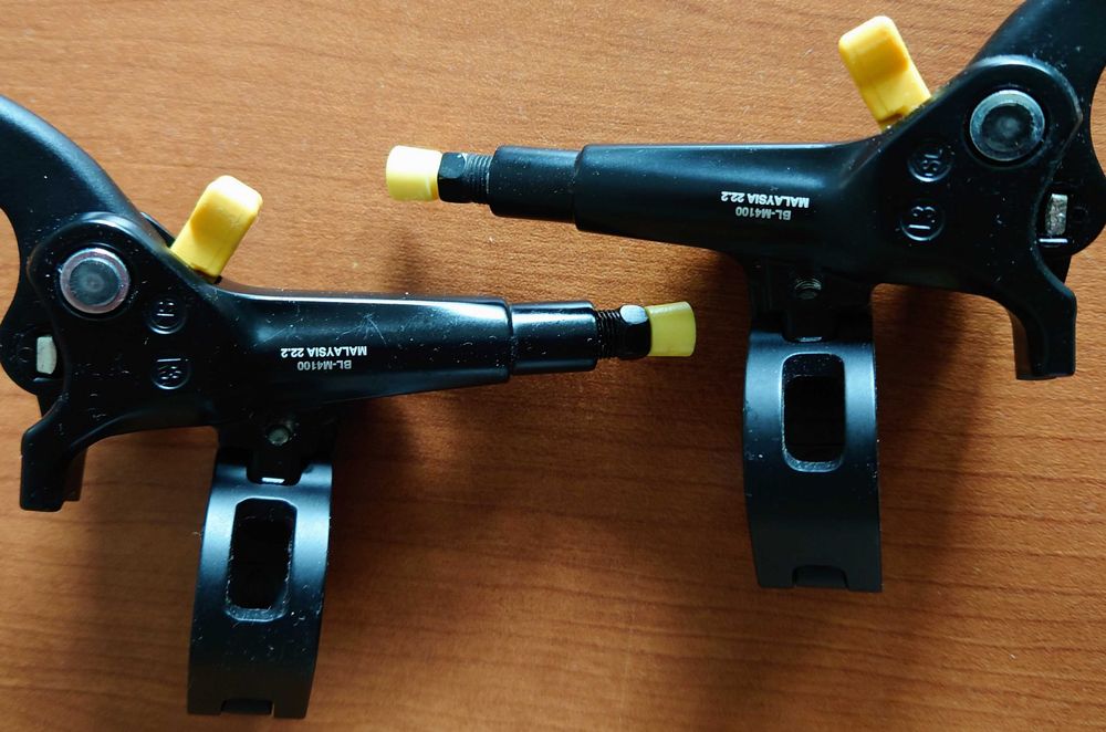 Shimano спирачни лостчета BL M4100, J kit , заредени с минерално масло. Сет ляво и дясно НОВИ