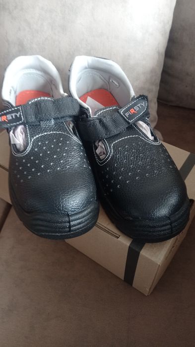 Работни обувки с метално бомбе