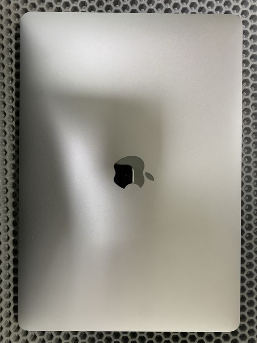 MacBook Air 13 2020. Ssd 512gb. Полный комплект с коробкой.