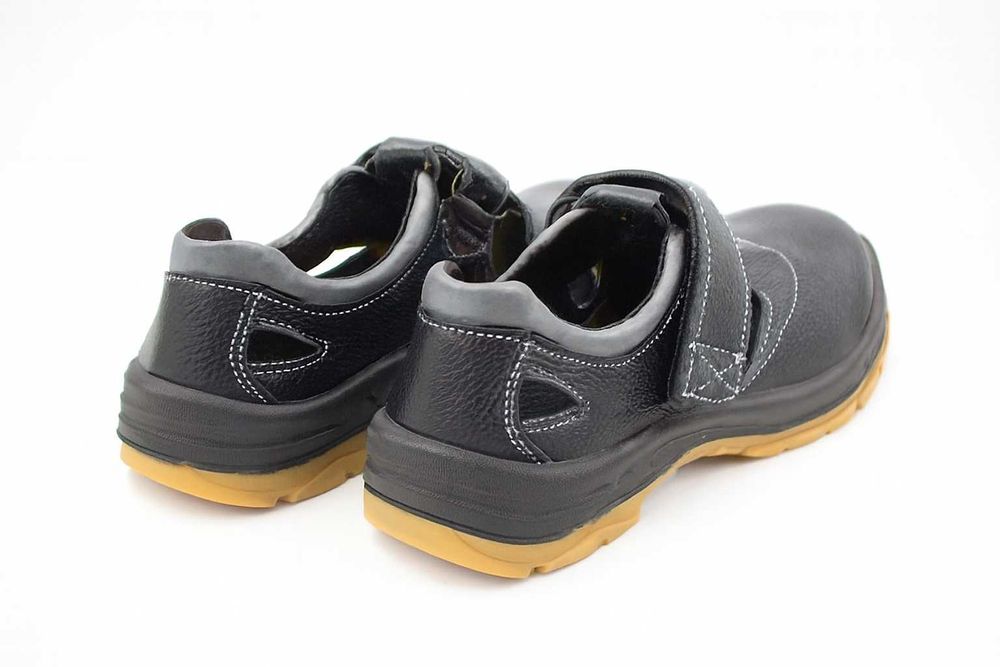 кожаная босоножка с металлическим под носком