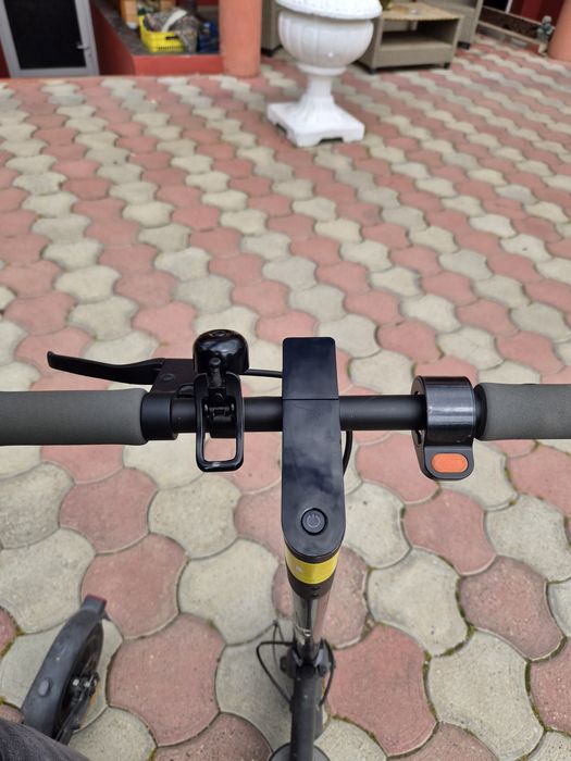 Vand două trotinete electrice Xiaomi