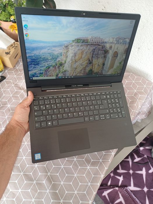 Laptop Lenovo i5 8th ssd ddr4