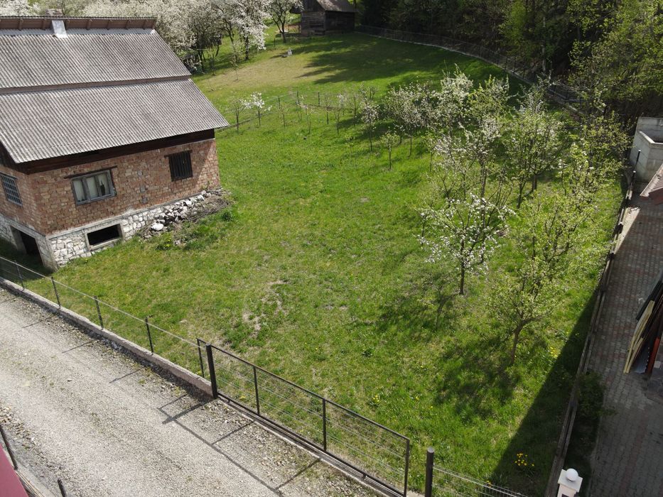 Casa la rosu + teren Borsa MM