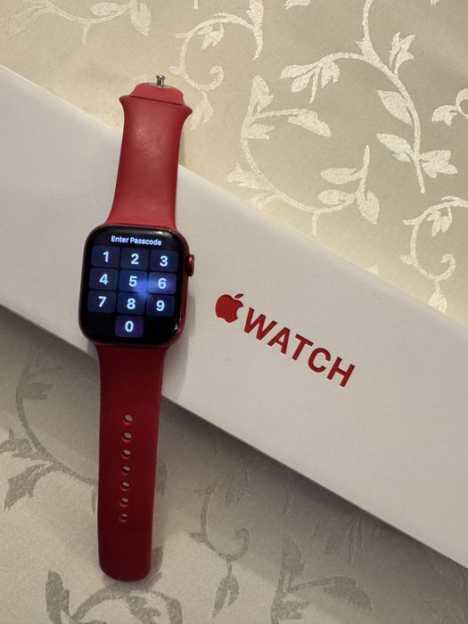 Vând Apple Watch Series 7 – 41 mm, Aluminium, Red – 700 lei