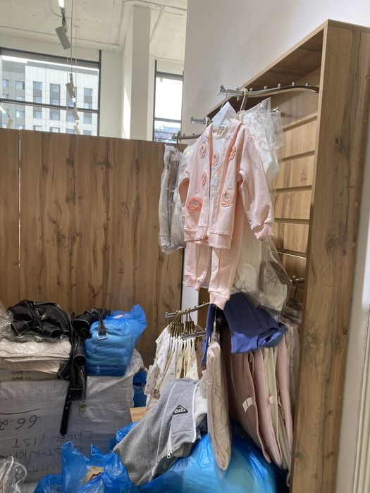 Мебель для магазина одежды