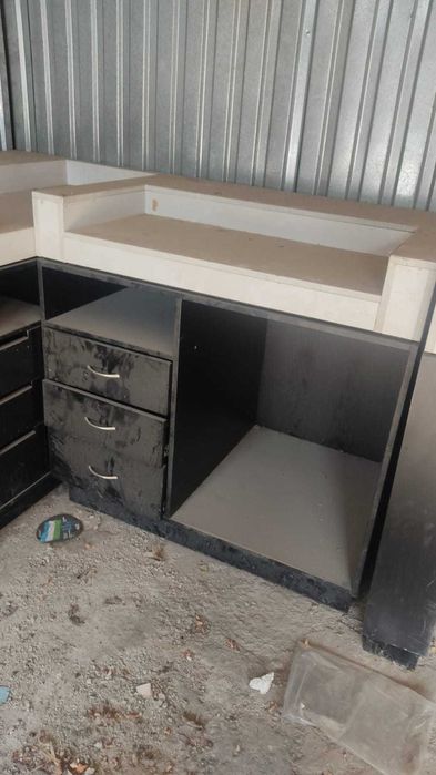 Продам офисные столы.