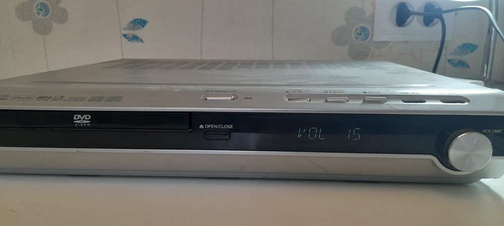 Срочно продам dvd плеер рабочий