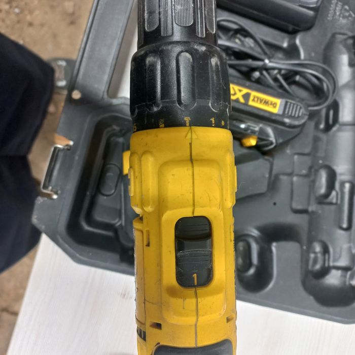 Шуруповерт DeWalt