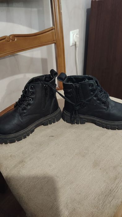 Продавам Детски Боти