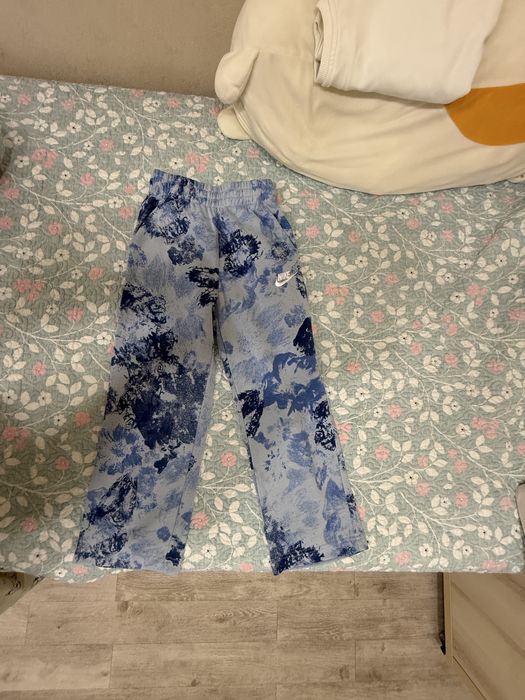 Продам спортивный костюм nike для девочки