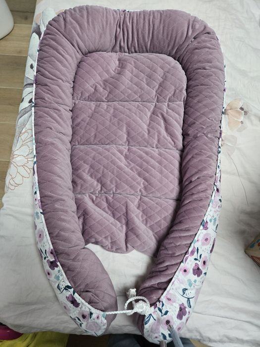 Babynest violet cu flori