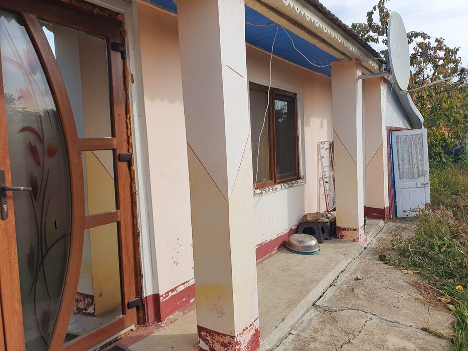 Vând casă la țară