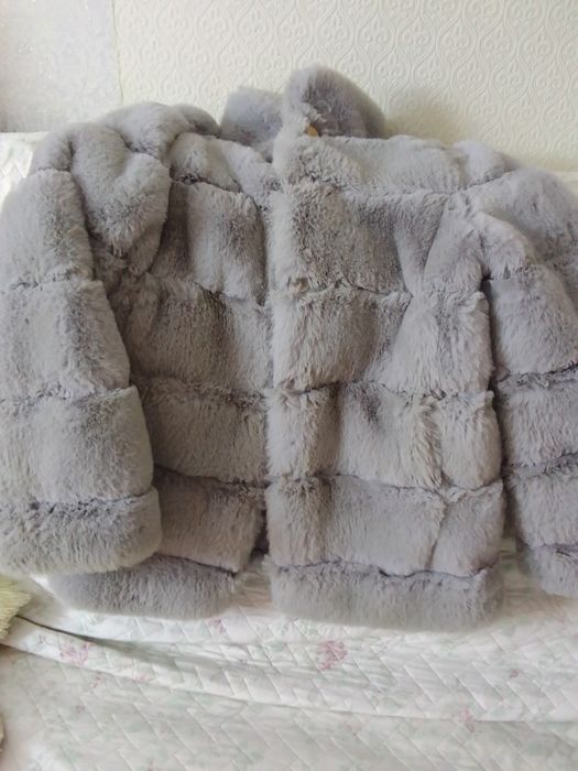 Продается шубка серого цвета