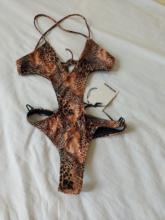 Бански Bershka-30лв.