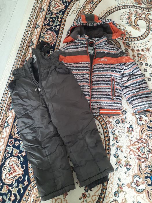Продам зимнюю куртку бу