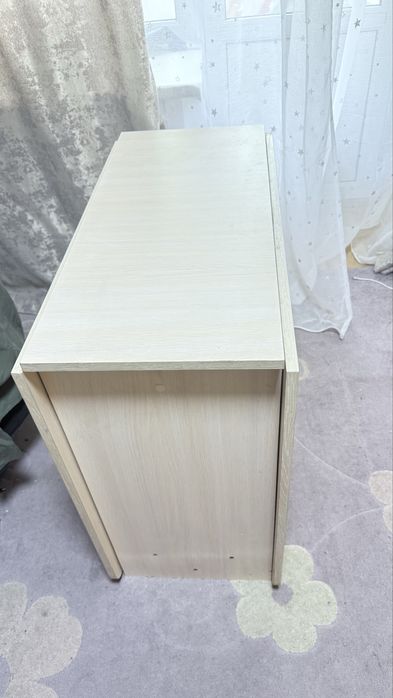 Стол-книжка из светлого дерева