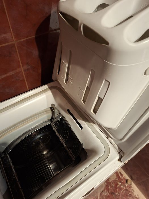 Whirlpool cu incarcare verticala