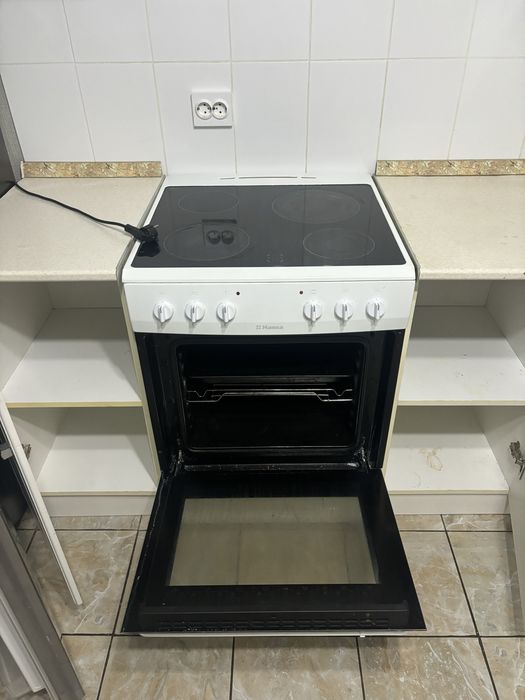 Продам  электрическую плиту Hansa