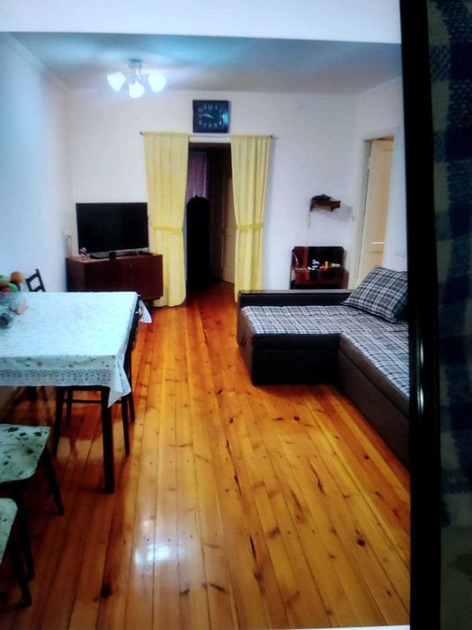 Продается квартира в Яшнабадском районе Дворец 3-х комнатная 1-этаже