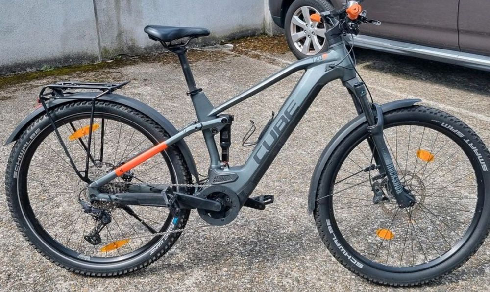 Bicicletă electrică Cube Stereo hybrid 120 pro 625 Allroad
E-bike Cube Stereo hibryd 120 pro 625 Allroad