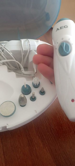 Vând set manichiura-pedichiura nou