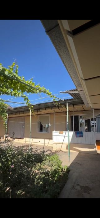 Уй сотилади Уч кахрамон пустидан 2км утганда