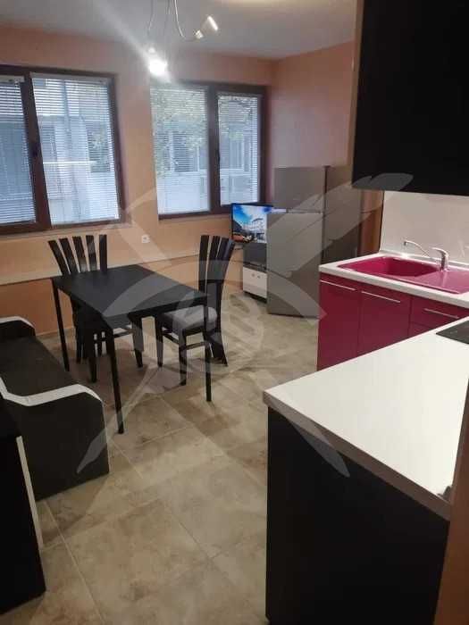 Дава се под наем Двустаен апартамент в Варна, Колхозен пазар - 50 кв.м за 390 € - Снимка #1