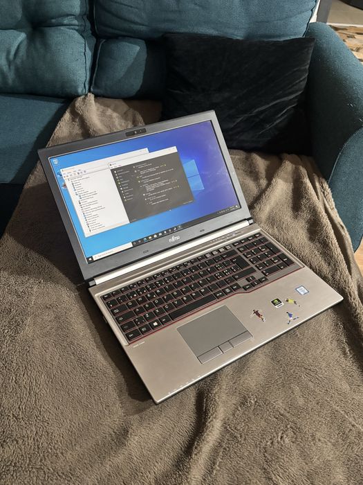Fujitsu• i7-6720HQ• Nvidia 4Gb• 16gb ram• SSD 512• Workstation/Gaming