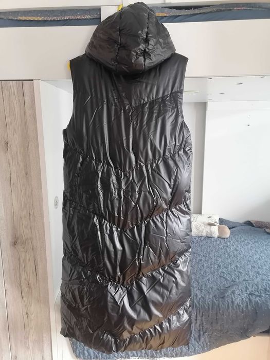 Дълъг елек с качулка