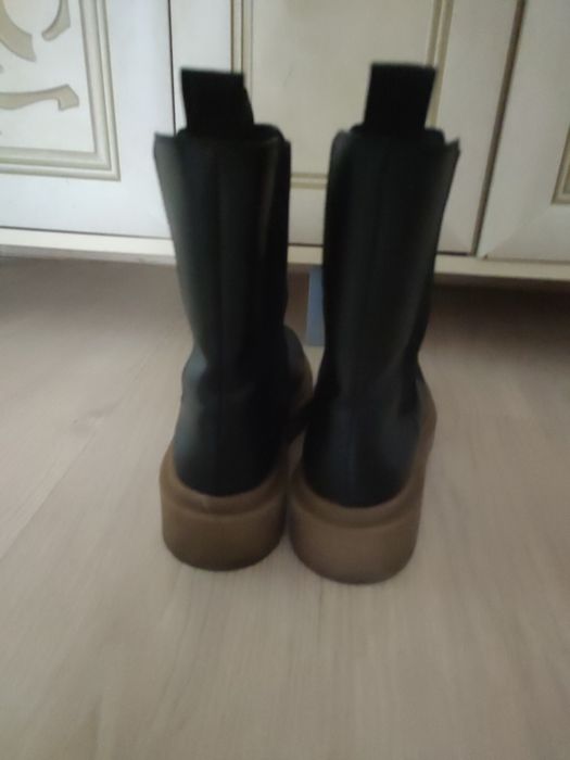 Продам женские ботинки,Челси размер 38