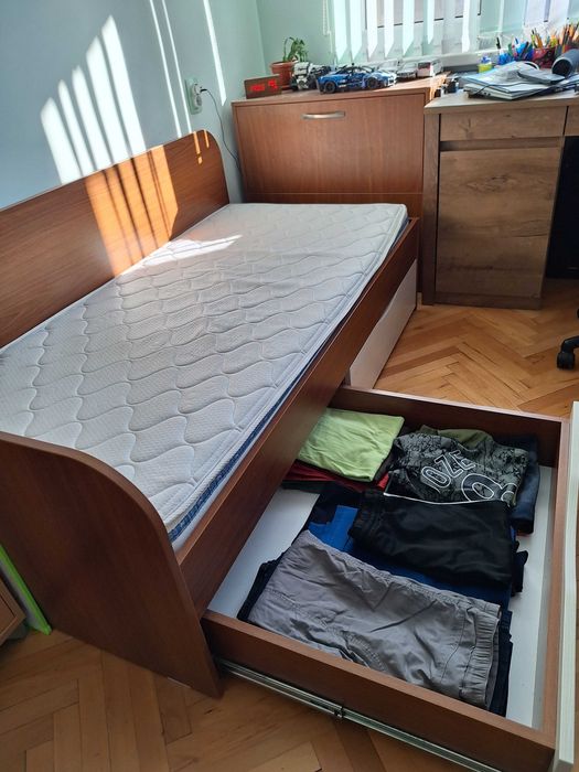 Дестско легло с матрак и ракла