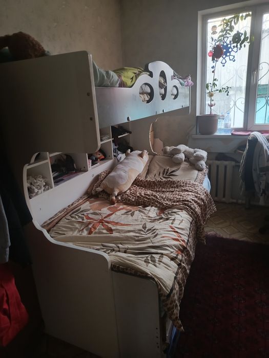 Продам кровать "чердак" в детскую