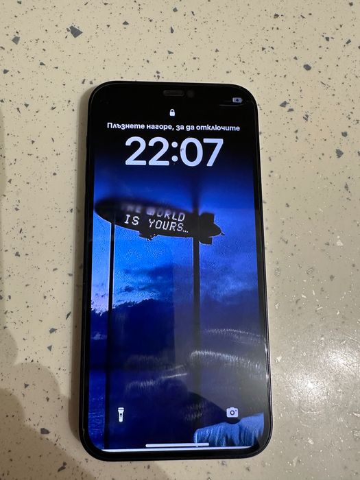 Продавам iphone 12 128GB