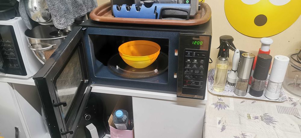 Cuptor microunde Samsung ge83x, 23l, 800w, negru, usa oglinda.