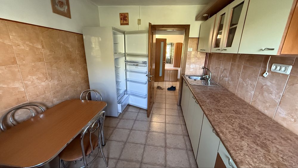 Apartament 3 camere de închiriat