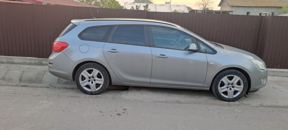 OPEL Astra 2011 — imagine 3