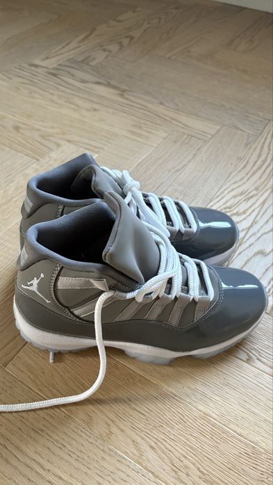 JORDAN 11 cool gray