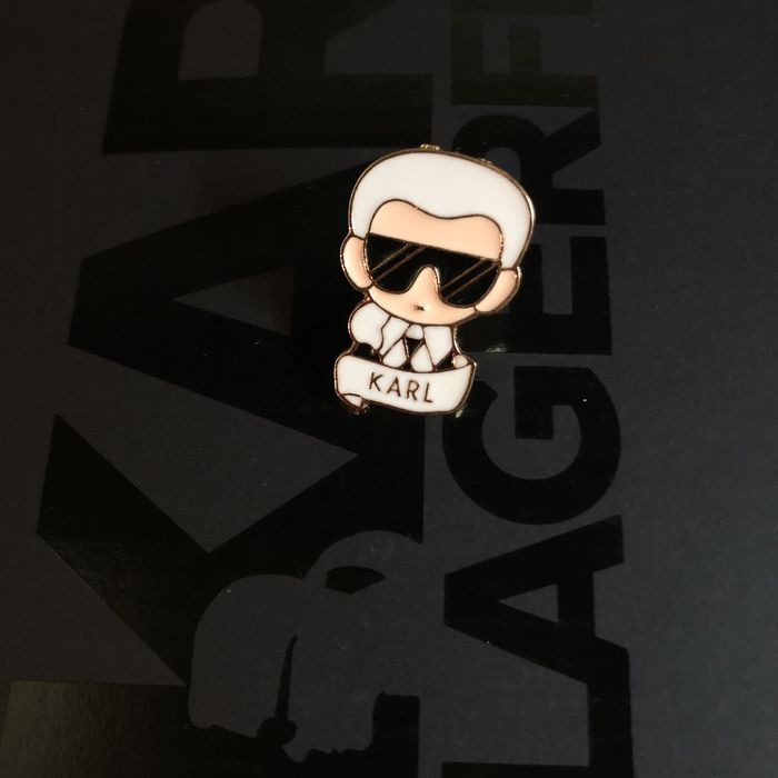 Брошка с Karl Lagerfeld