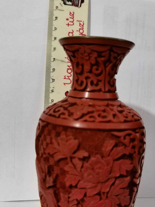 Vaza Asiatica din lac de Cinnabar, Cinabru Rosu