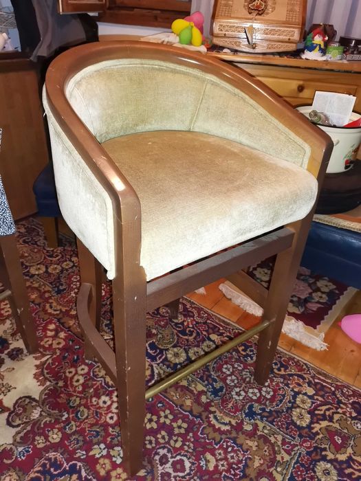 Предлагам столове за барплот и трапезария.