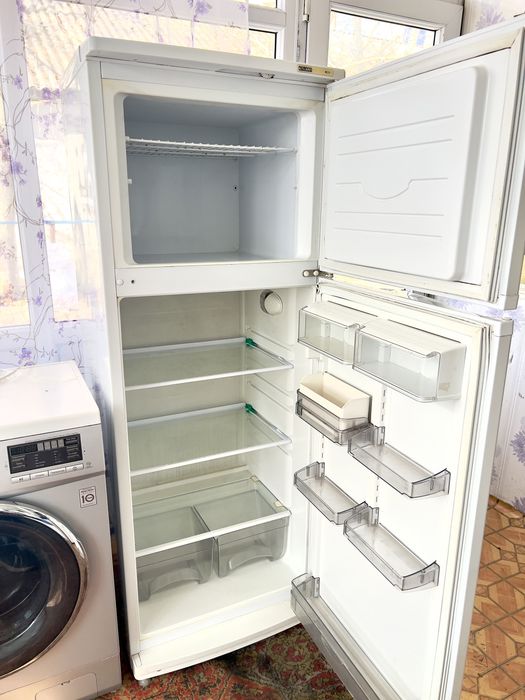 Продам Холодильник с Машинкой
