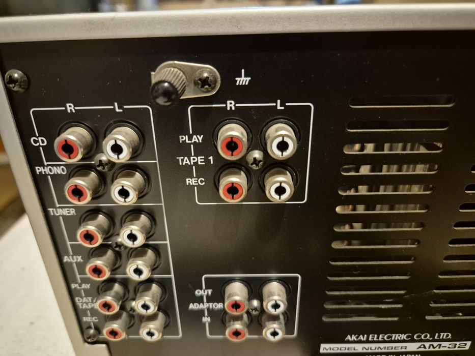 Akai am 32 statie  (akai sony)