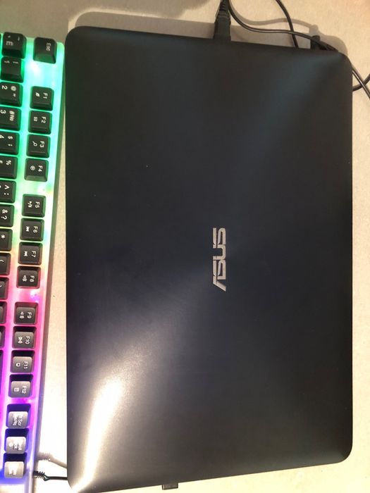 Ноутбук Asus X556UR